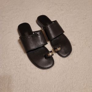 Leather collection sandals